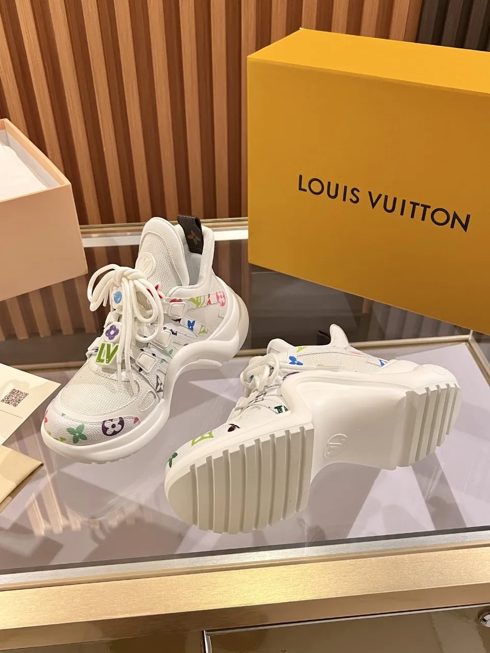 👟👟Ex-factory price 720👟👟 This three-color LV is different. 2025 new Murakami Takashi co-branded black three-color LV fancy button model Archlight donkey brand hardware casual sports dad shoes with an increased heel height of about 5.5cm, 35-41 white letter buckle